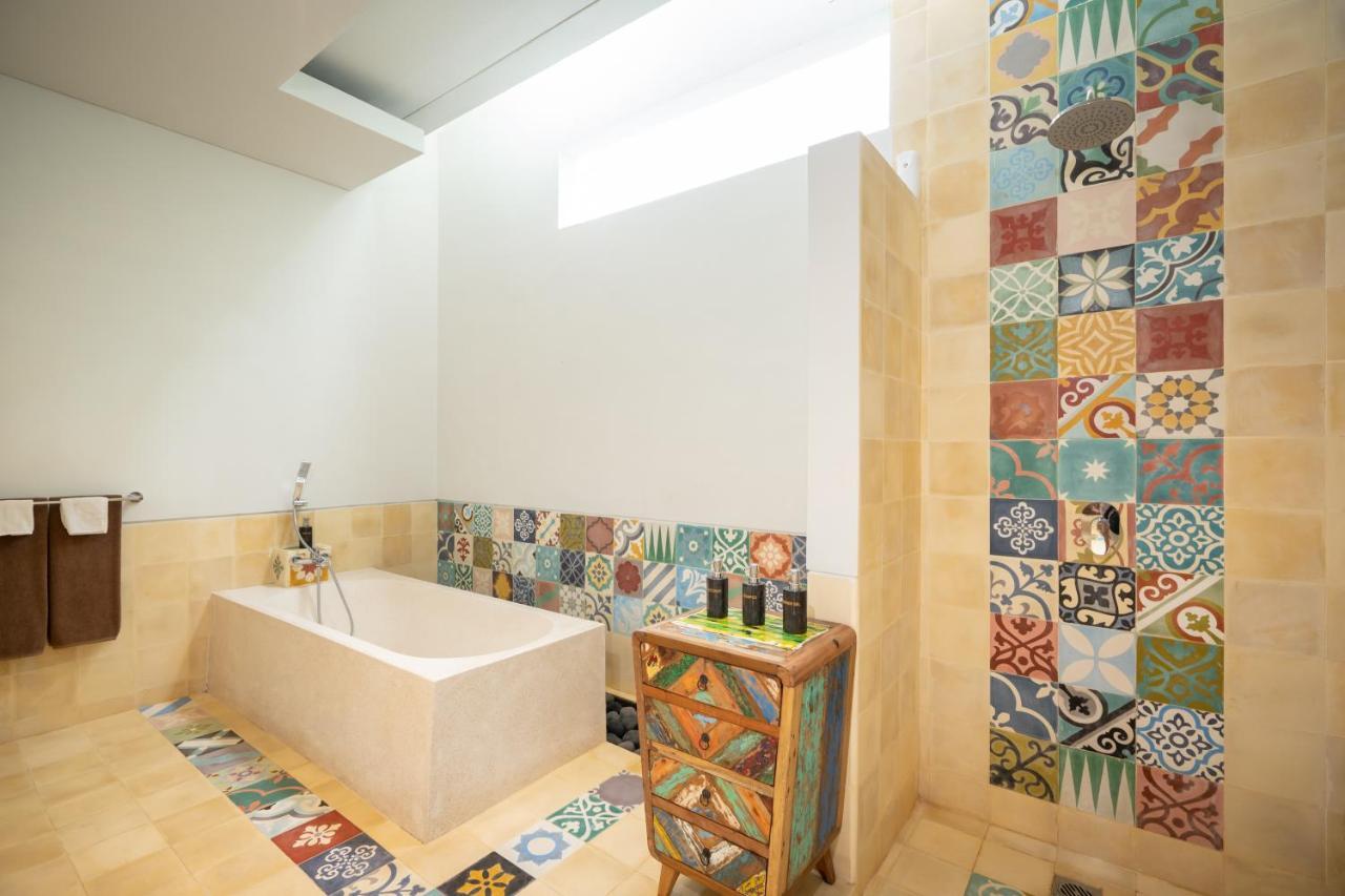 One-Bedroom Shared Pool