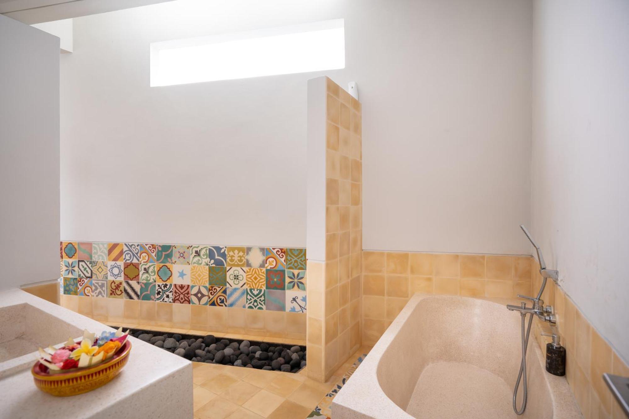 One-Bedroom Shared Pool